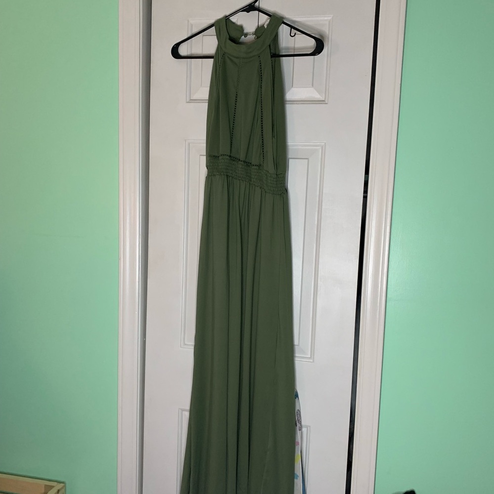Super cute green dress with slits and elastic waist band and a turtleneck sorta.